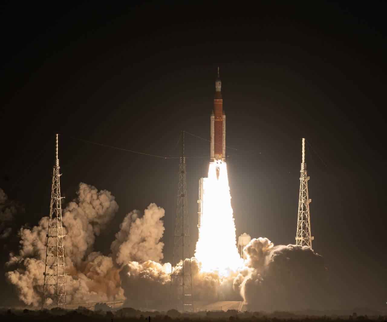 Artemis1-SLS-launch-NASA-52503608660_f0234a19ae_k.jpg