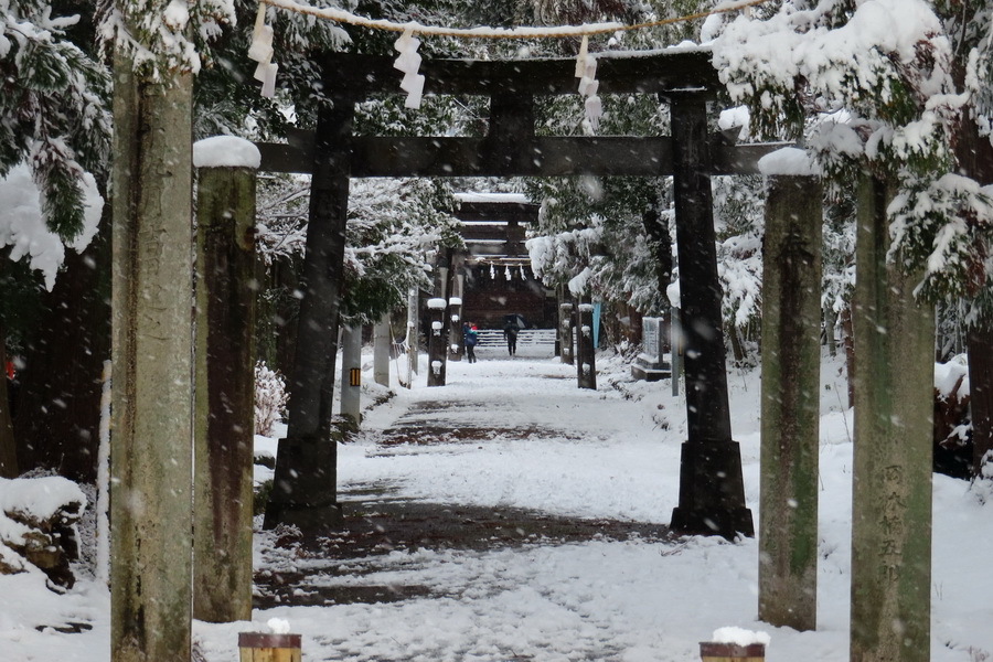 22-12-23朝倉神社の雪
