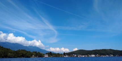 20220911-6-M野尻湖プリプラ4_飛行機雲.JPG