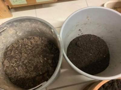 肥料成分に偏りが出ると思うので 市販の土と混ぜて使っています。
