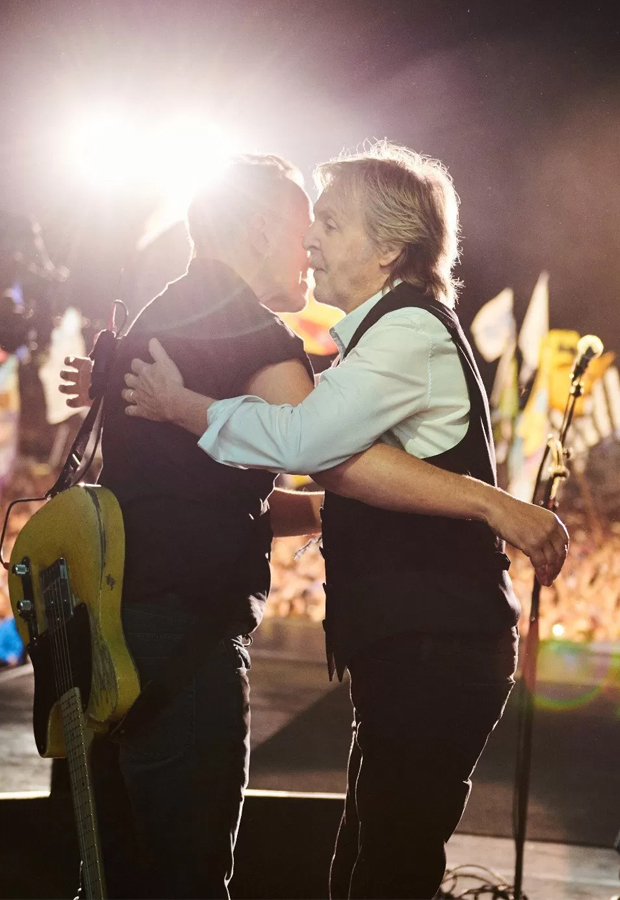 2022.6.25 Glastonbury Festival - The rock veterans shared an embrace after Springsteen's appearance