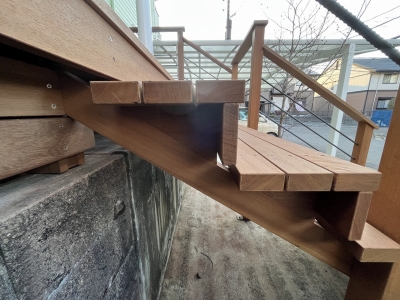 ウリン　ウッドデッキ　エントランス　階段